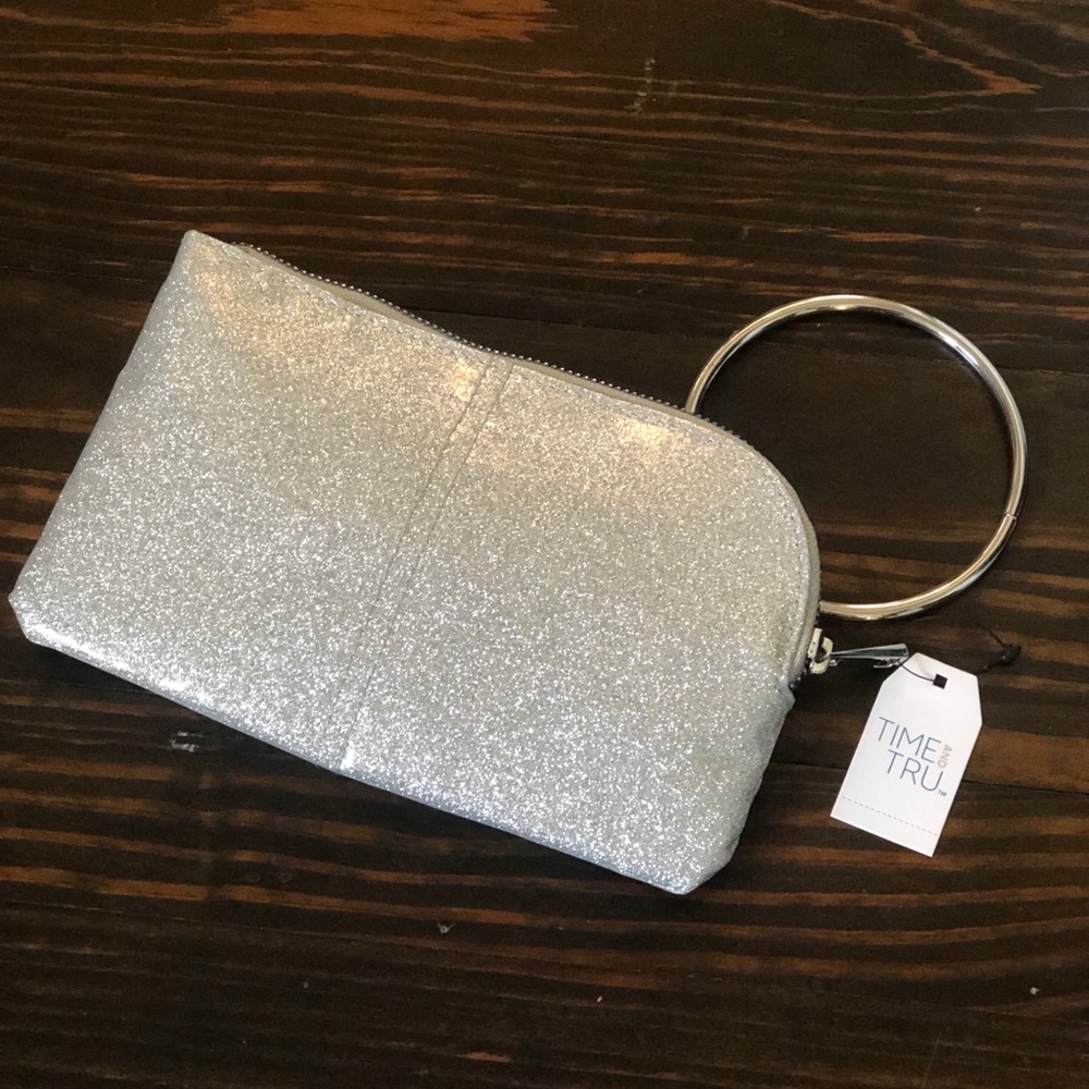 Silver clutch